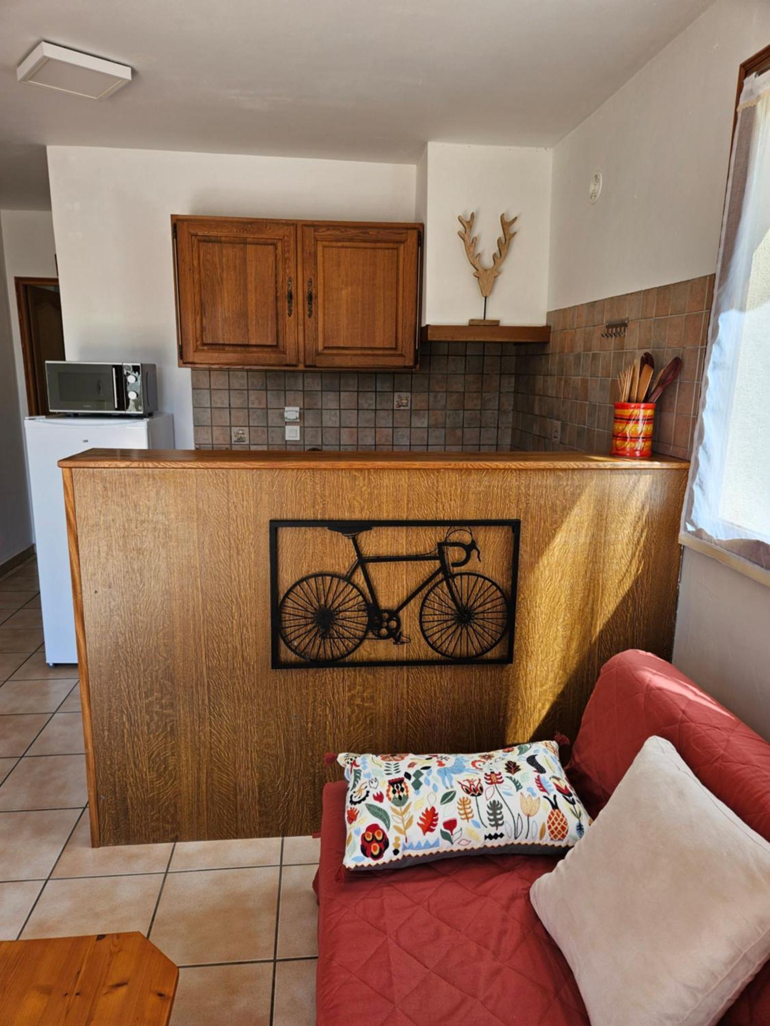 Au Pied Du Massif Des Costes Villa Pelissanne ภายนอก รูปภาพ